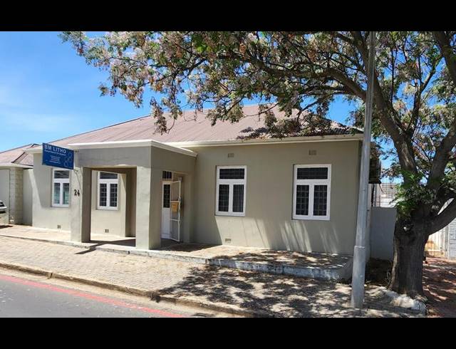 7 BEDROOM HOUSE FOR SALE IN BERGZICHT